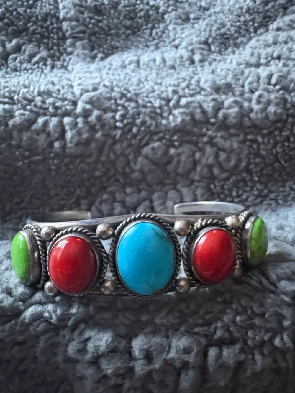 Vtg Sleeping Beauty Turquoise & Coral Multi-Stone Sterling Native Cuff Bracelet - Picture 3 of 16